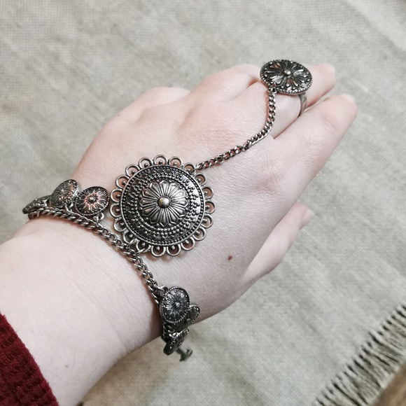 On Hand Jewelry NWOT - Picture 7 of 7